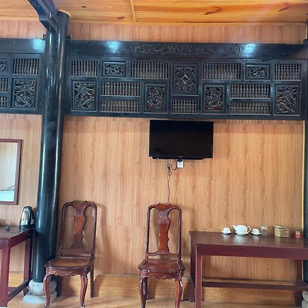 Отель Khach San Huong Xua Хатьен Экстерьер фото