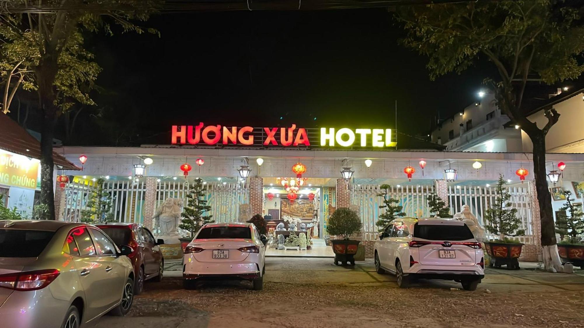 Отель Khach San Huong Xua Хатьен Экстерьер фото
